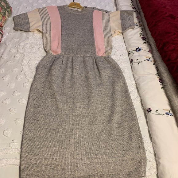 St. John Classic Dress - Picture 4 of 4